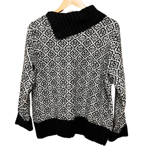 LIZ CLAIBORNE BLACK AND WHITE SWEATER SIZE PXL - Picture 4 of 11